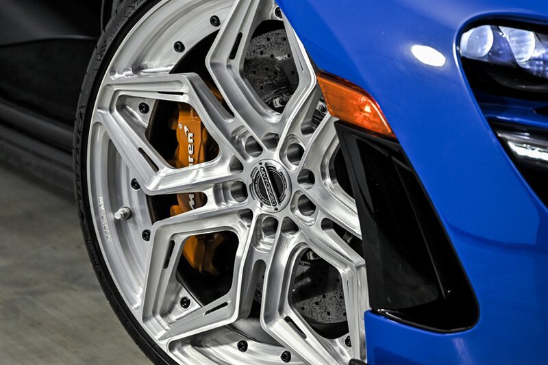 Used 2018 McLaren 720S RWD image 3