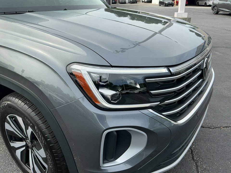 Certified 2025 Volkswagen Atlas SE FWD image 28