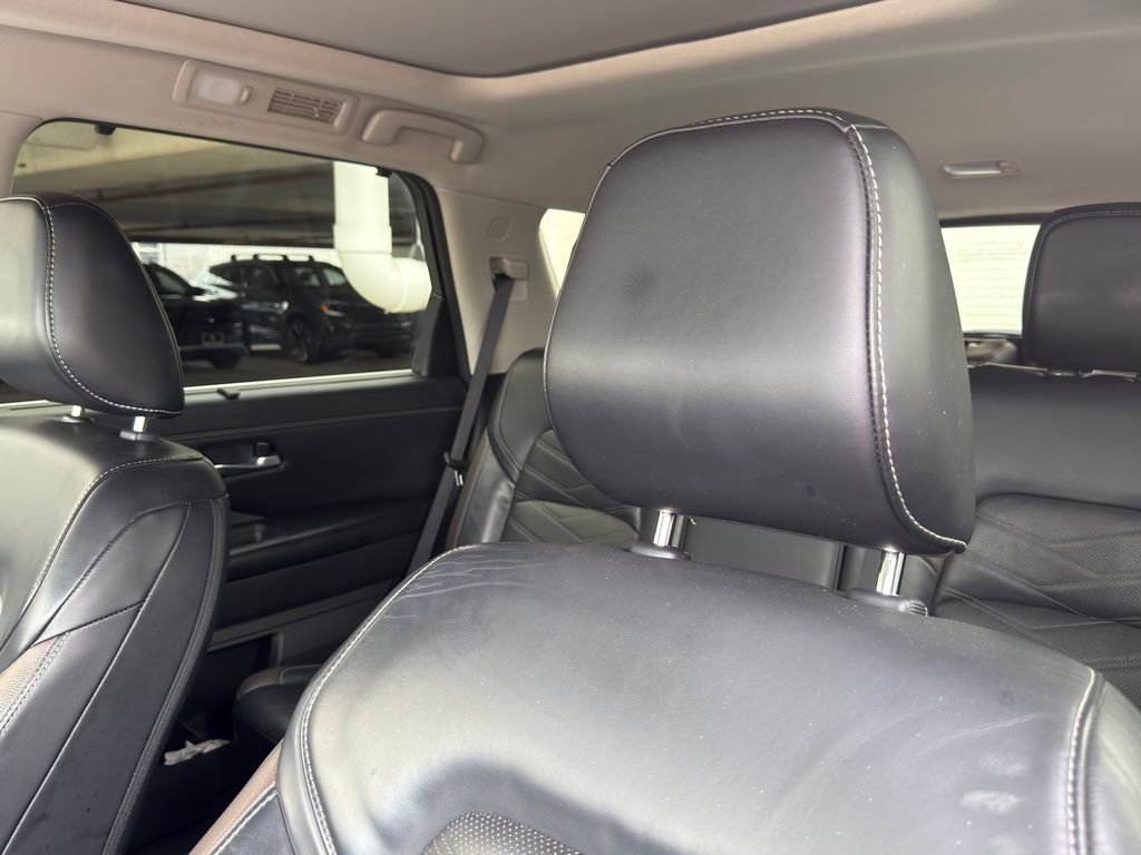 Used 2023 Nissan Pathfinder Platinum w/ Lighting Package (N92) image 17