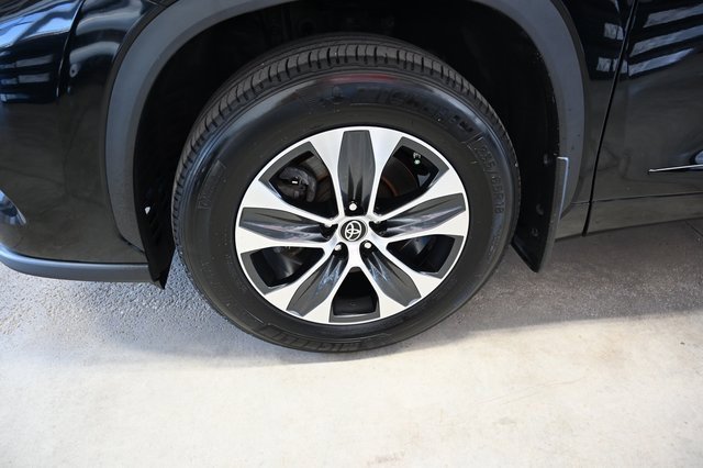 Used 2023 Toyota Highlander XLE image 32