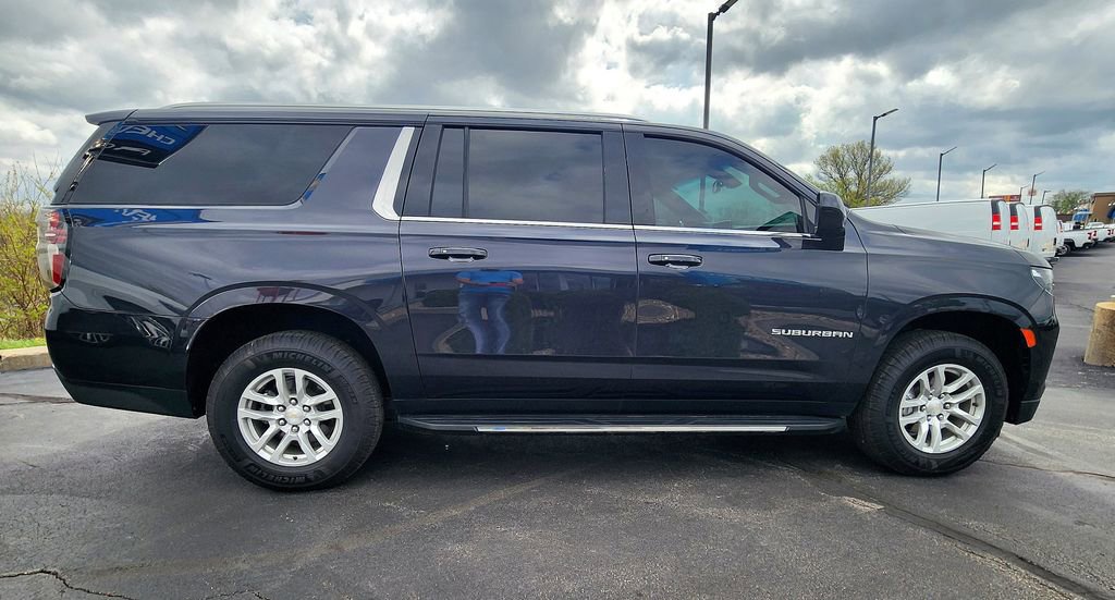 Used 2022 Chevrolet Suburban LT AWD/4WD image 13