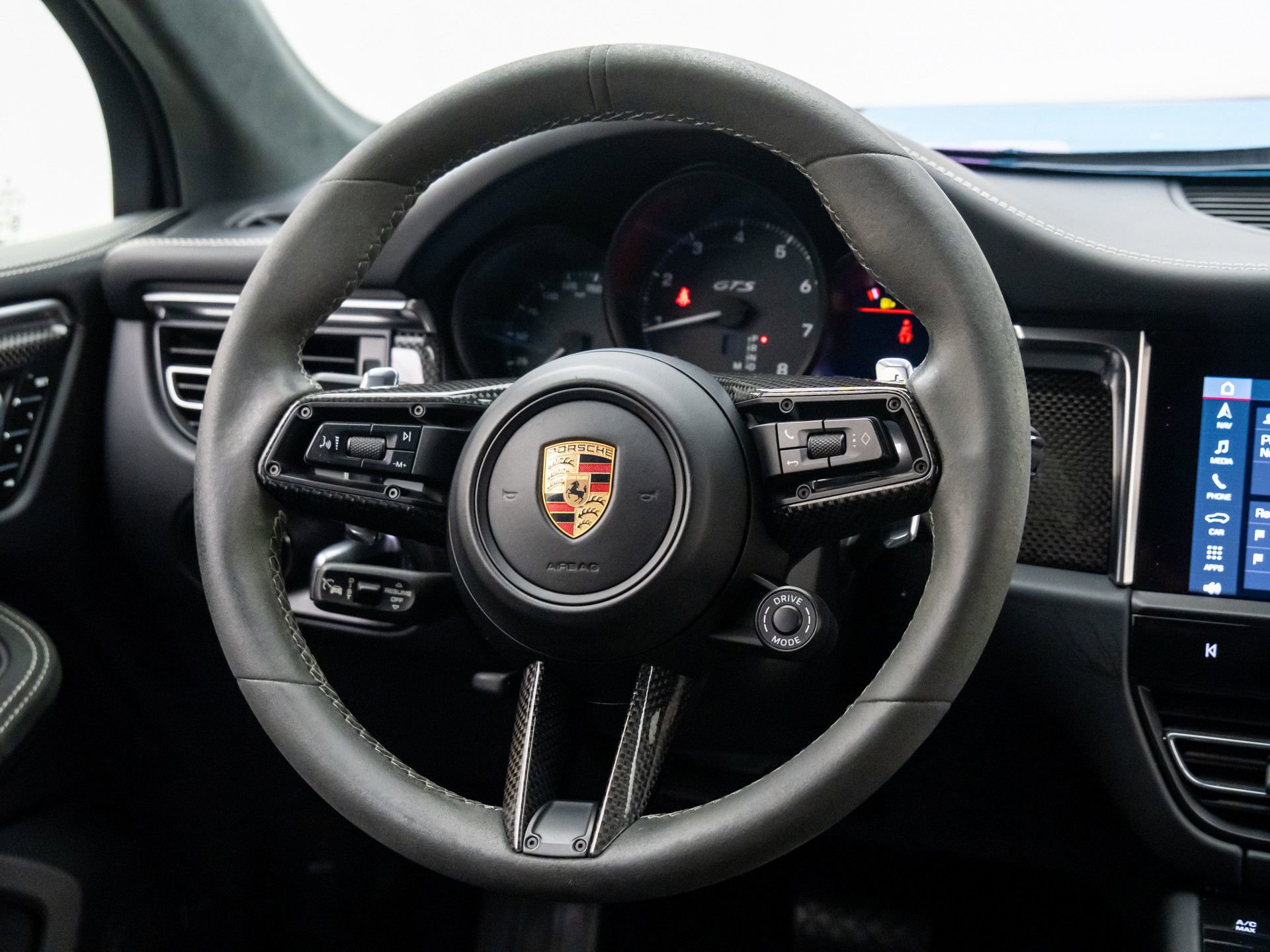 Certified 2024 Porsche Macan GTS image 12