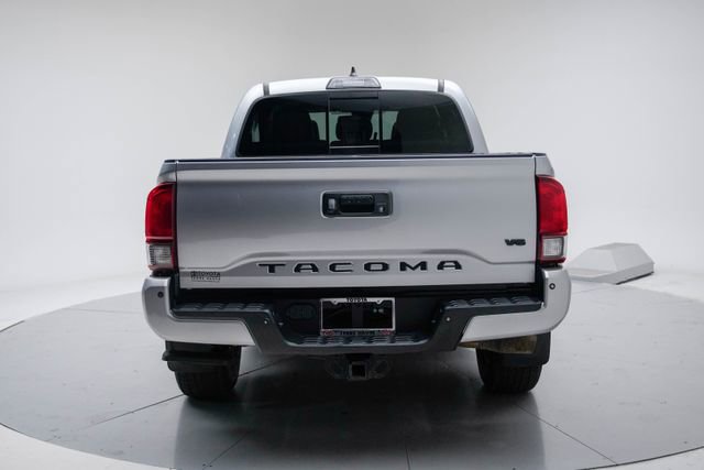 Used 2019 Toyota Tacoma TRD Sport AWD/4WD image 4