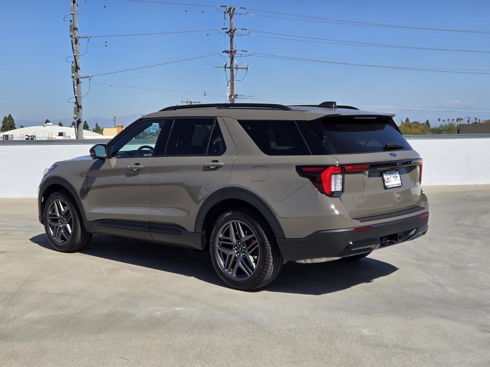 New 2026 Ford Explorer ST-Line w/ ST-Line Street Pack image 6