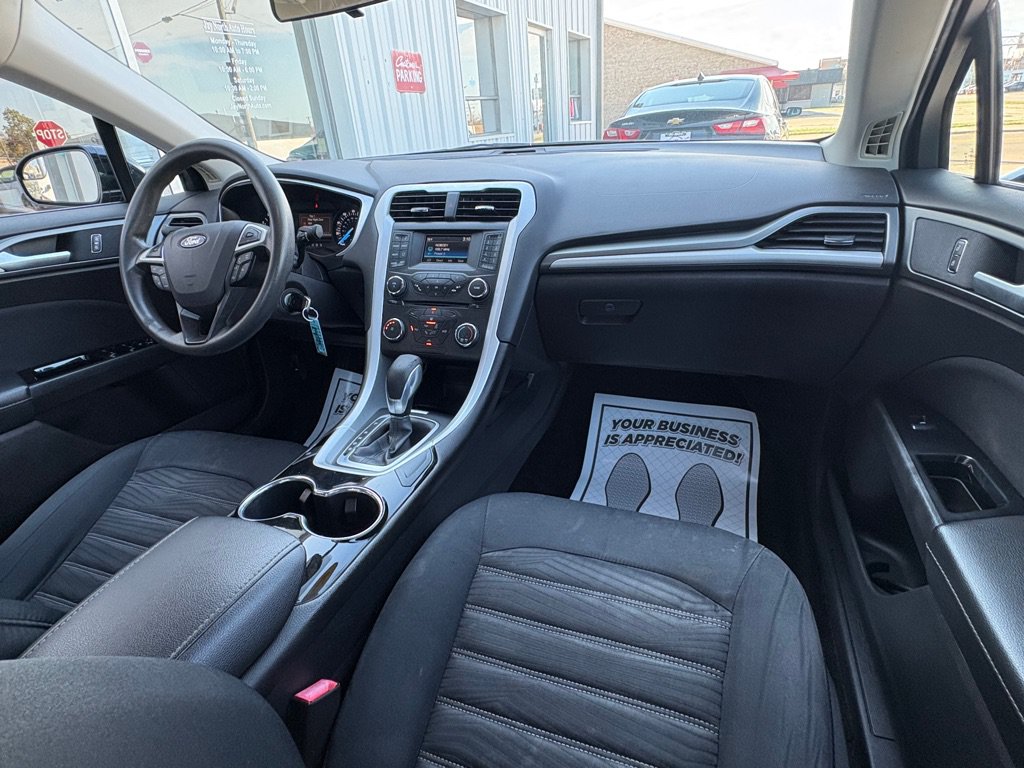 Used 2016 Ford Fusion SE FWD image 19