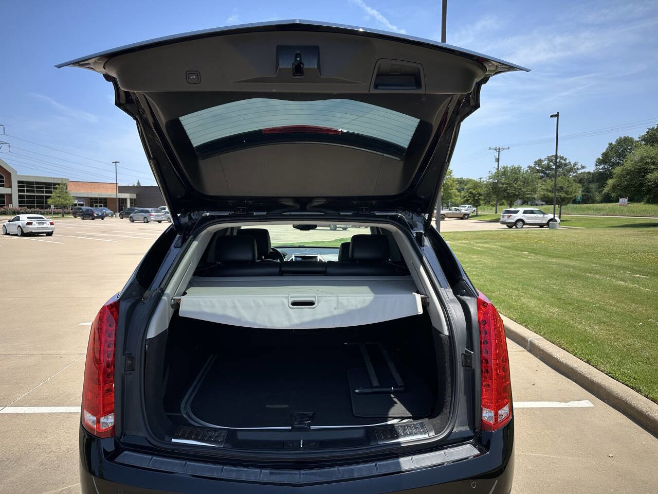 Used 2014 Cadillac SRX Performance w/ Driver Awareness Package image 2