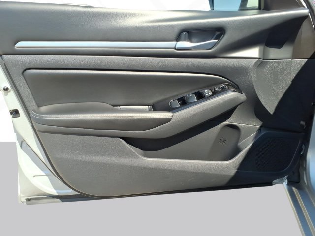 Used 2023 Nissan Altima 2.5 SV FWD image 10