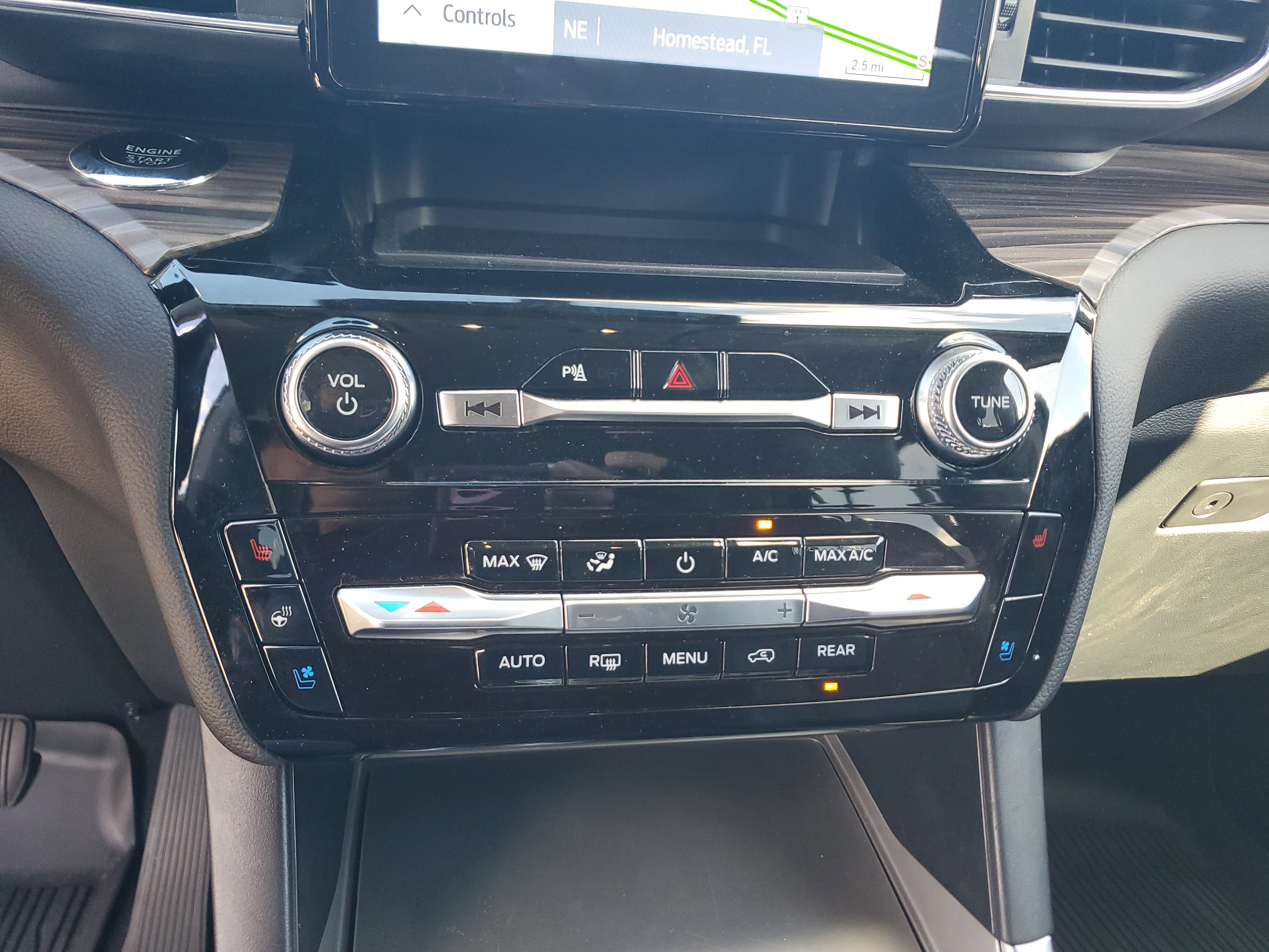 Used 2023 Ford Explorer Limited image 24