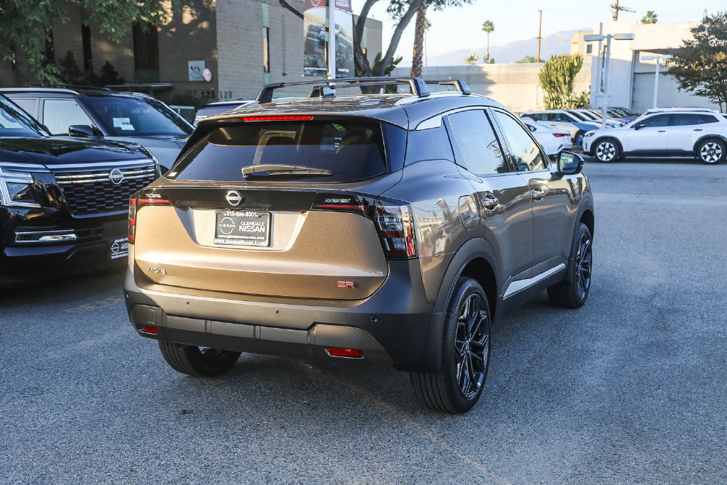 New 2026 Nissan Kicks SR w/ Illumination Package FWD image 8