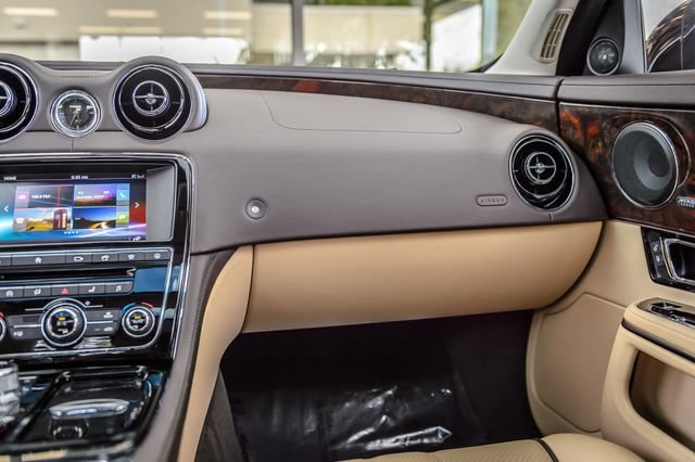 Used 2016 Jaguar XJ R-Sport RWD image 47
