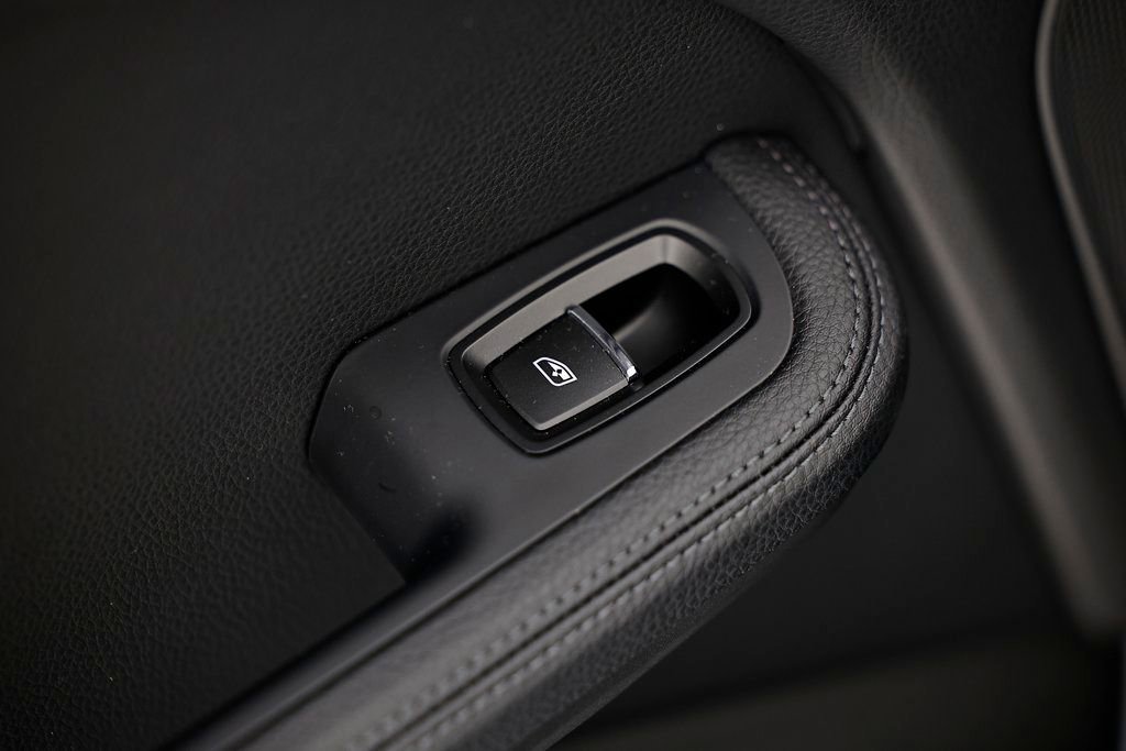 Certified 2025 Porsche Macan image 27