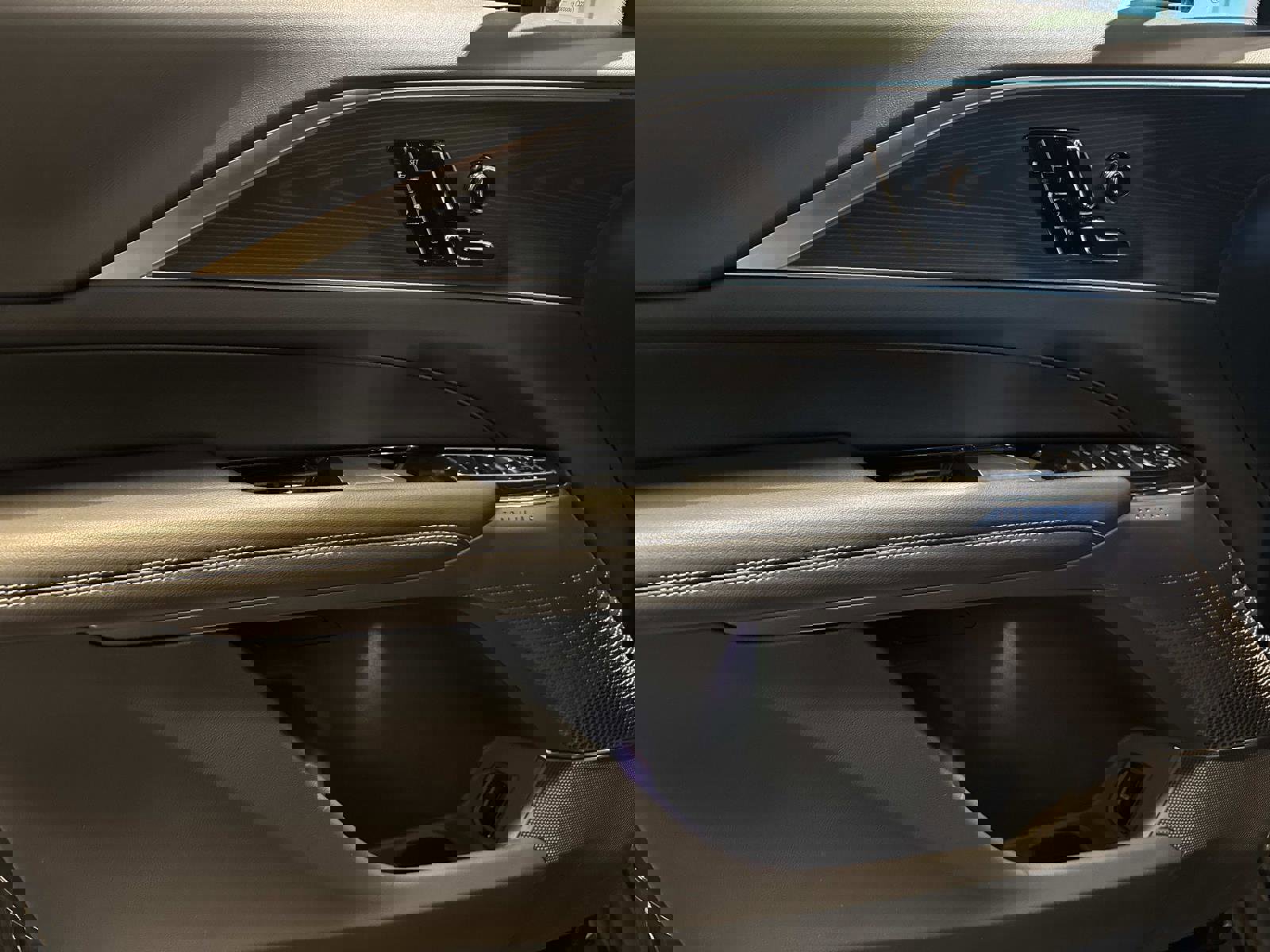 New 2025 Cadillac Lyriq Luxury image 14