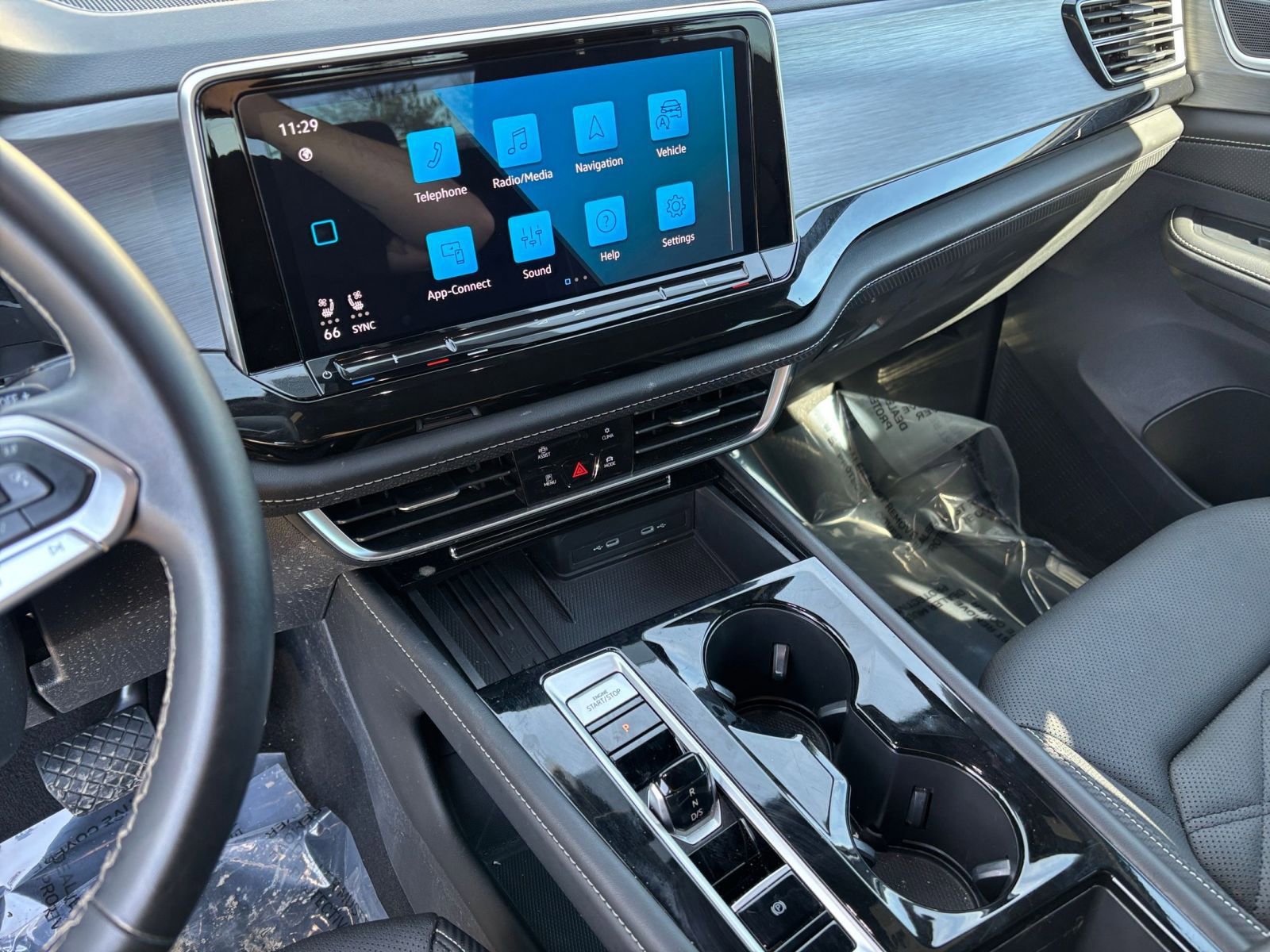 Used 2025 Volkswagen Atlas Cross Sport SE image 17