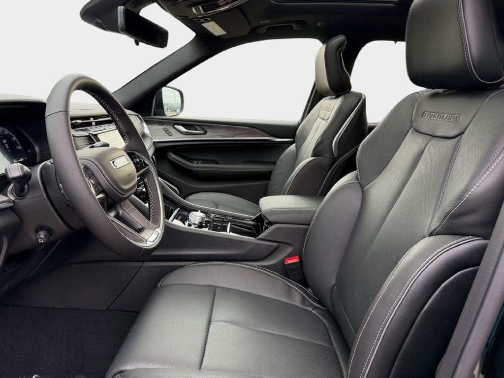 New 2025 Jeep Grand Cherokee Overland w/ Luxury Tech Group IV AWD/4WD image 9