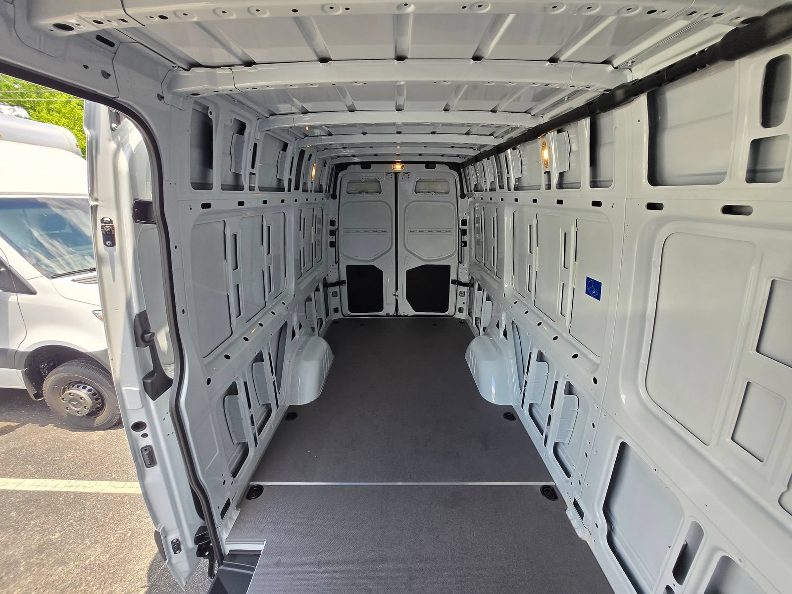 New 2025 Mercedes-Benz eSprinter 170 Cargo image 35