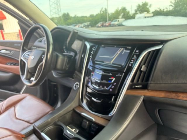 Used 2020 Cadillac Escalade Premium Luxury w/ Escalade Sport Edition AWD/4WD image 29