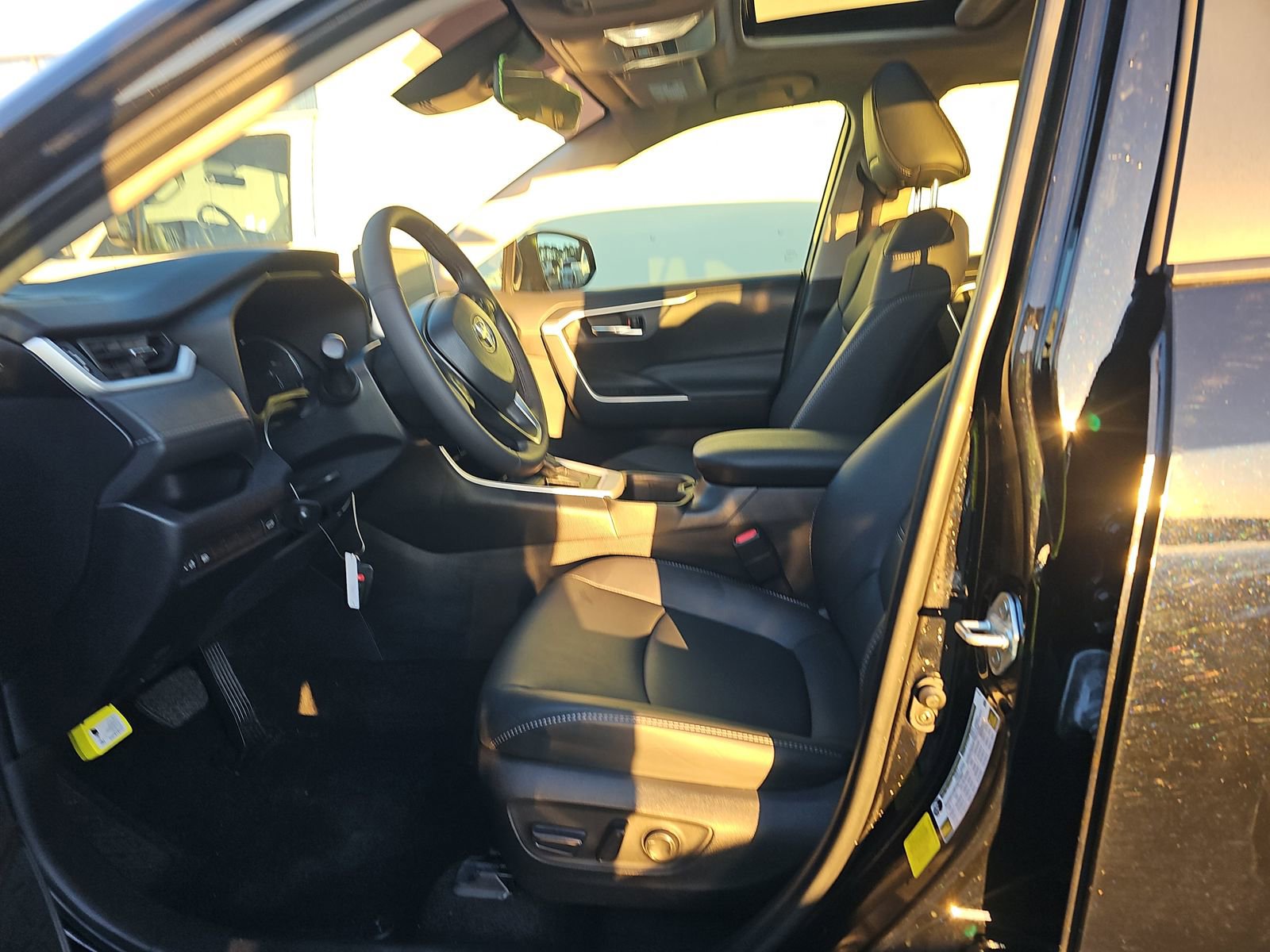 Used 2024 Toyota RAV4 XLE Premium image 6