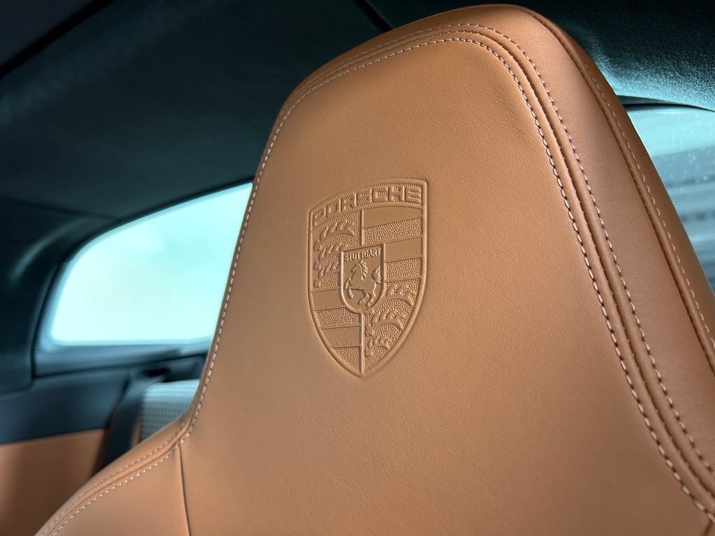 Certified 2024 Porsche 911 Targa 4 AWD/4WD image 16