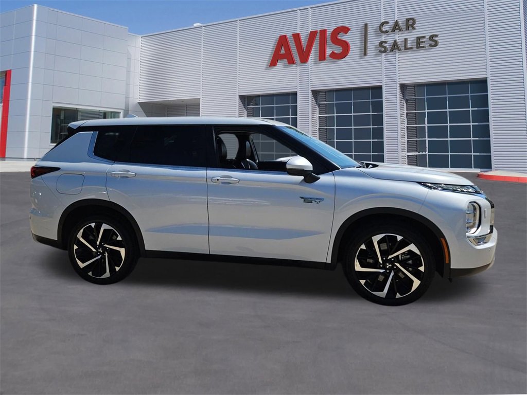 Used 2023 Mitsubishi Outlander SE image 5