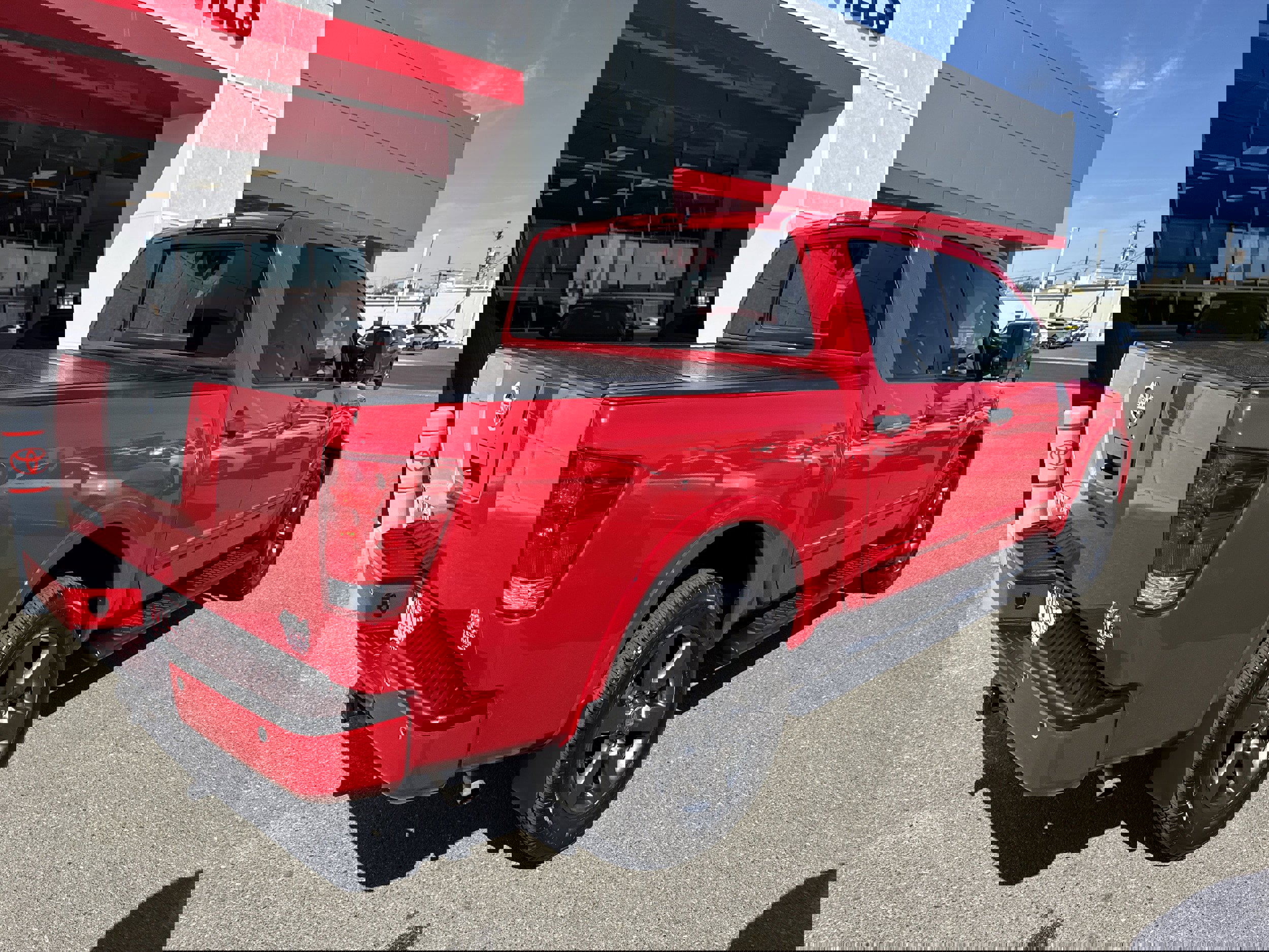 Used 2012 Nissan Titan SV image 4