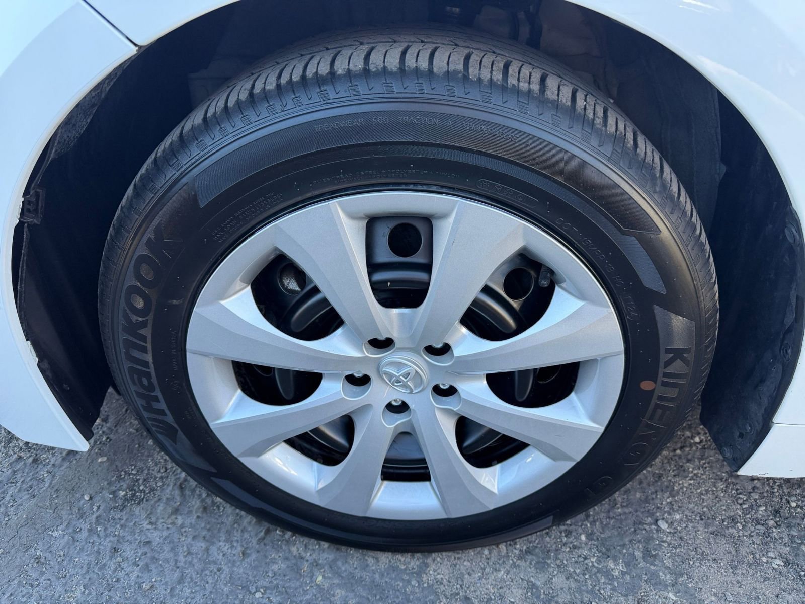 Used 2024 Toyota Corolla LE image 28