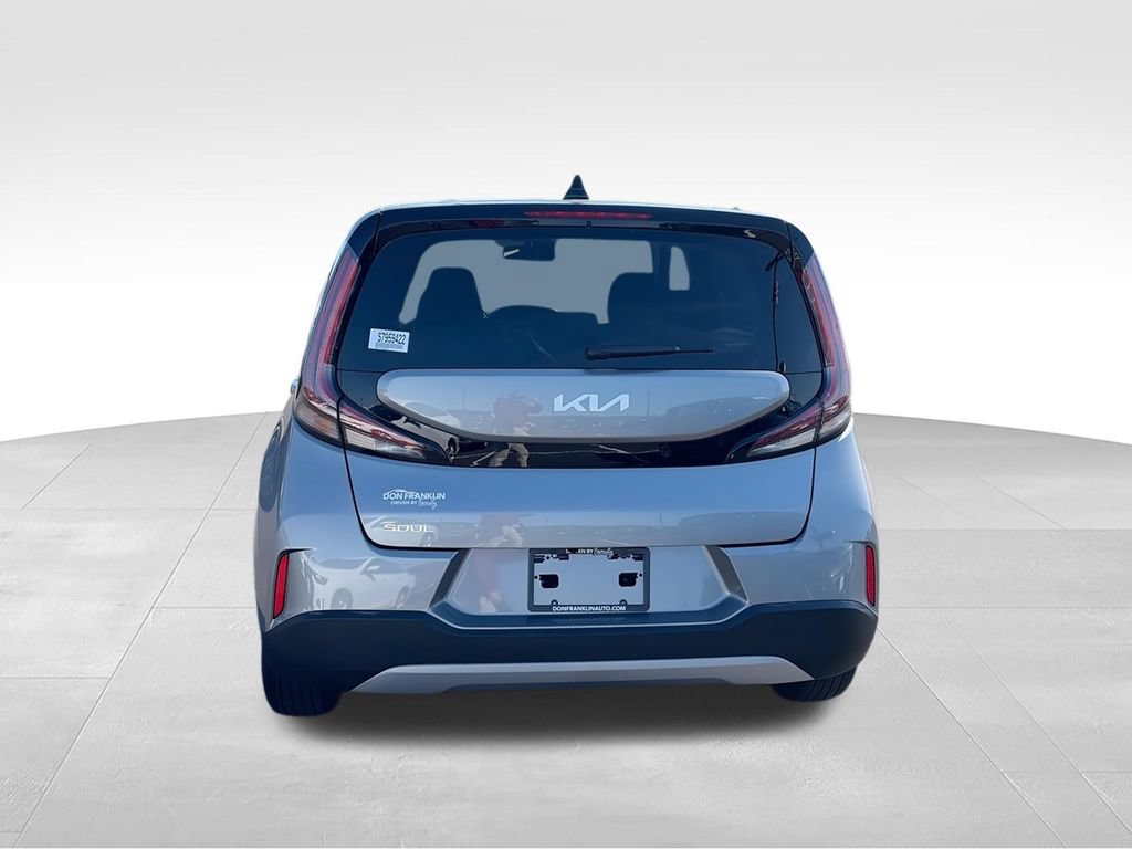 Used 2025 Kia Soul LX FWD image 9