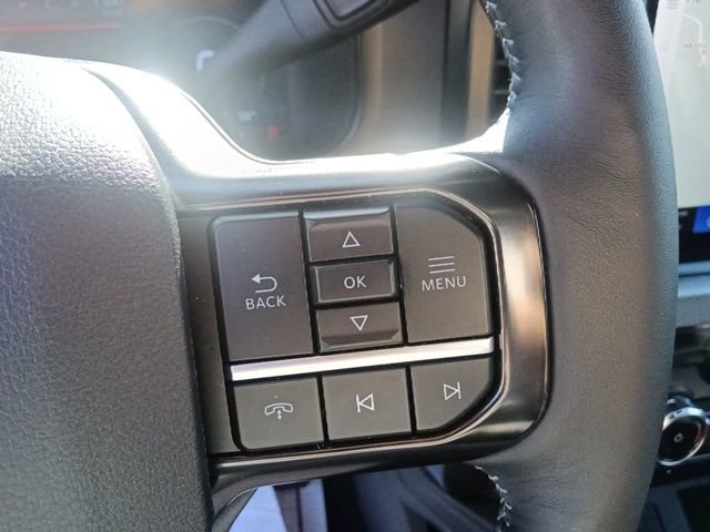 Used 2026 Ford F350 Platinum w/ FX4 Off-Road Package image 19