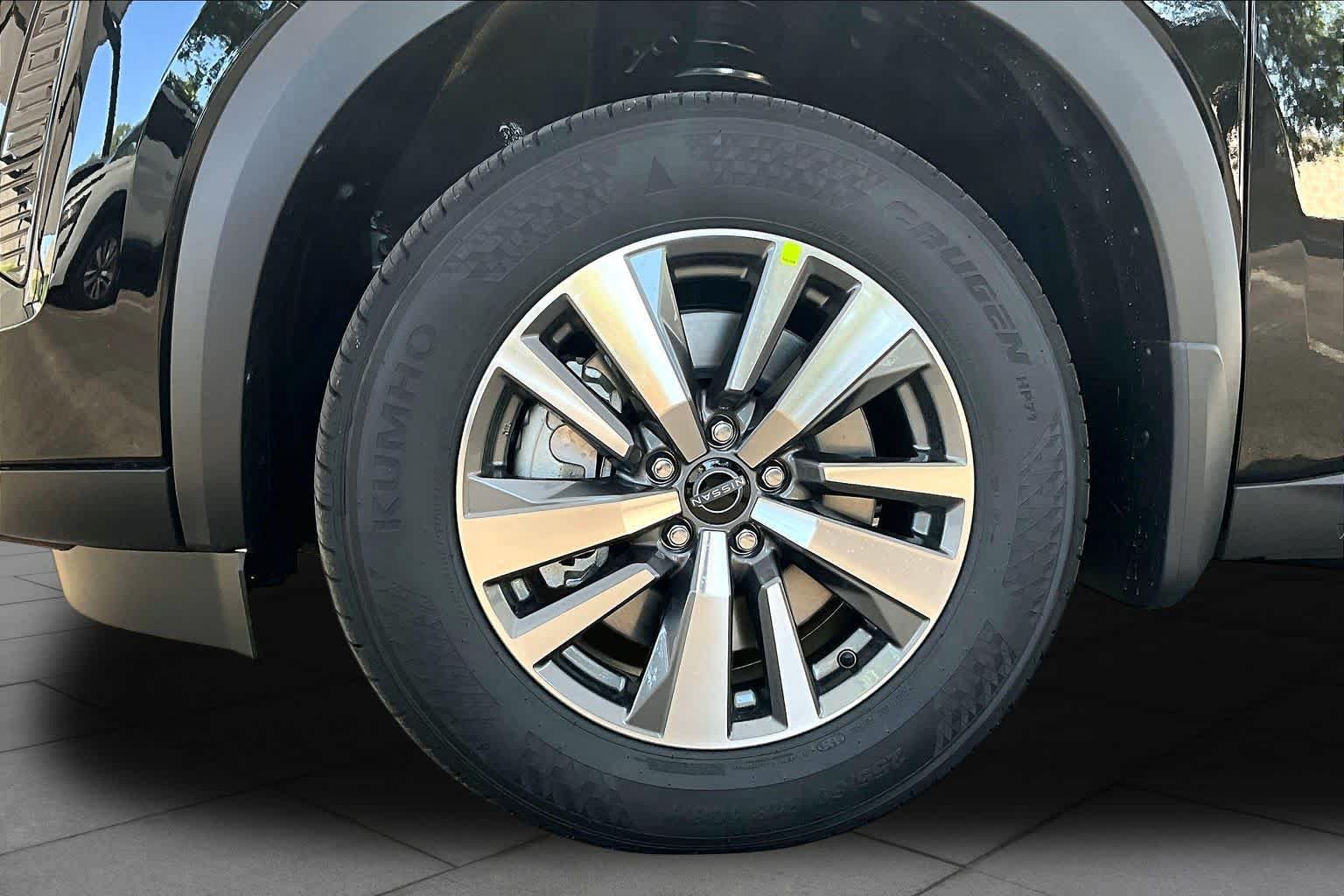 New 2026 Nissan Pathfinder SL FWD image 9