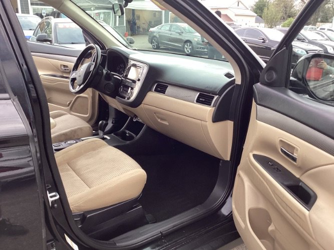 Used 2016 Mitsubishi Outlander SE image 6