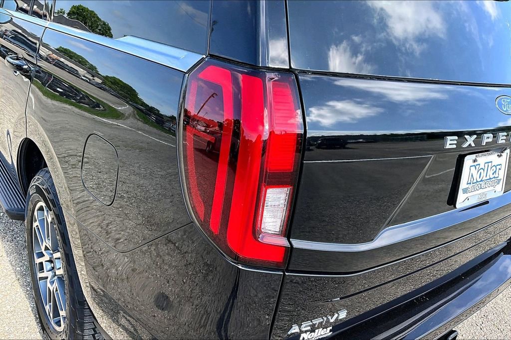 Certified 2025 Ford Expedition Active AWD/4WD image 31
