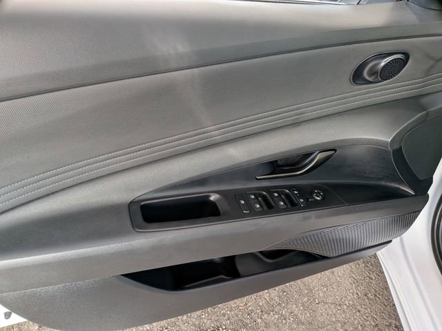 Used 2025 Hyundai Elantra SEL image 8
