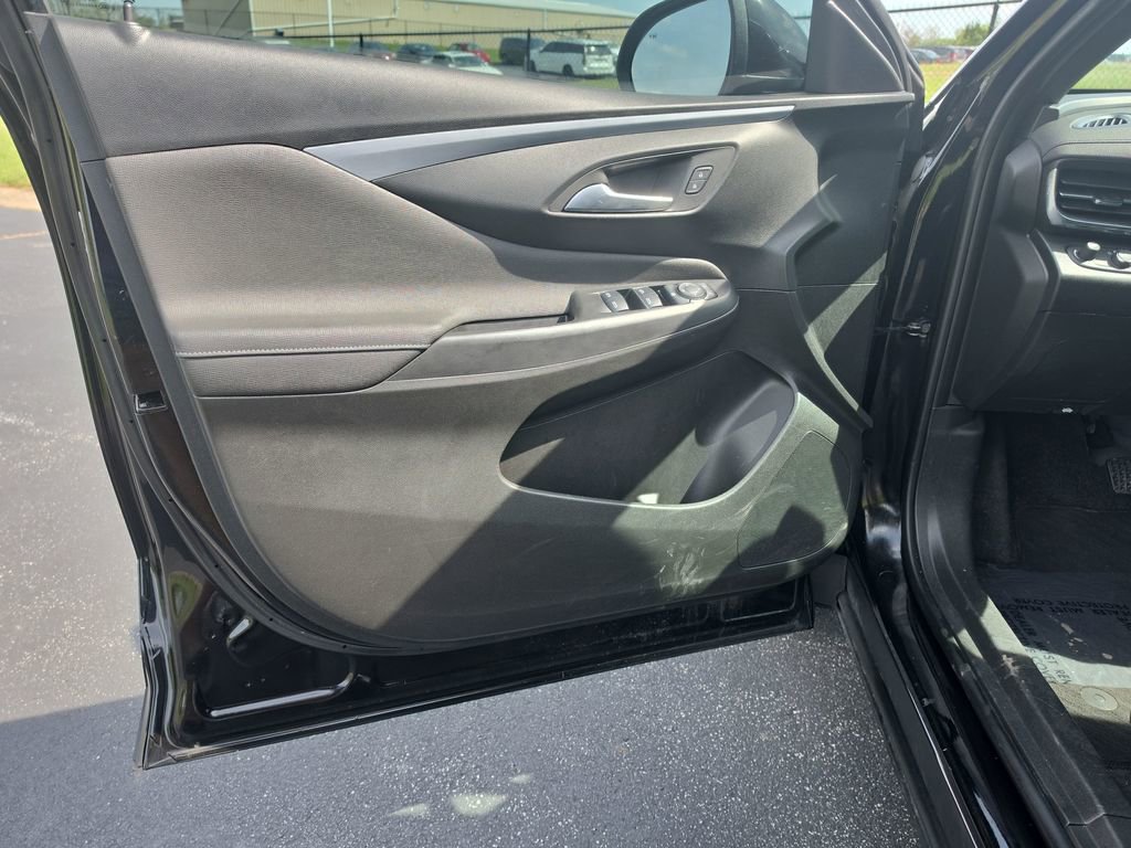 Used 2024 Buick Envista Preferred w/ Advanced Safety Package image 12