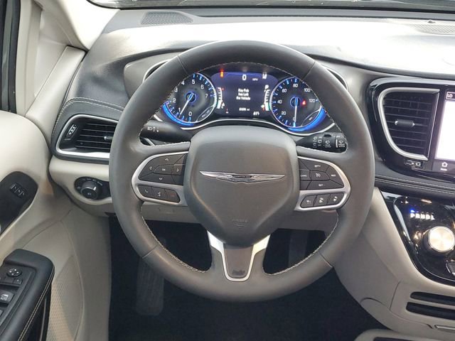 Used 2022 Chrysler Pacifica Touring-L AWD/4WD image 13