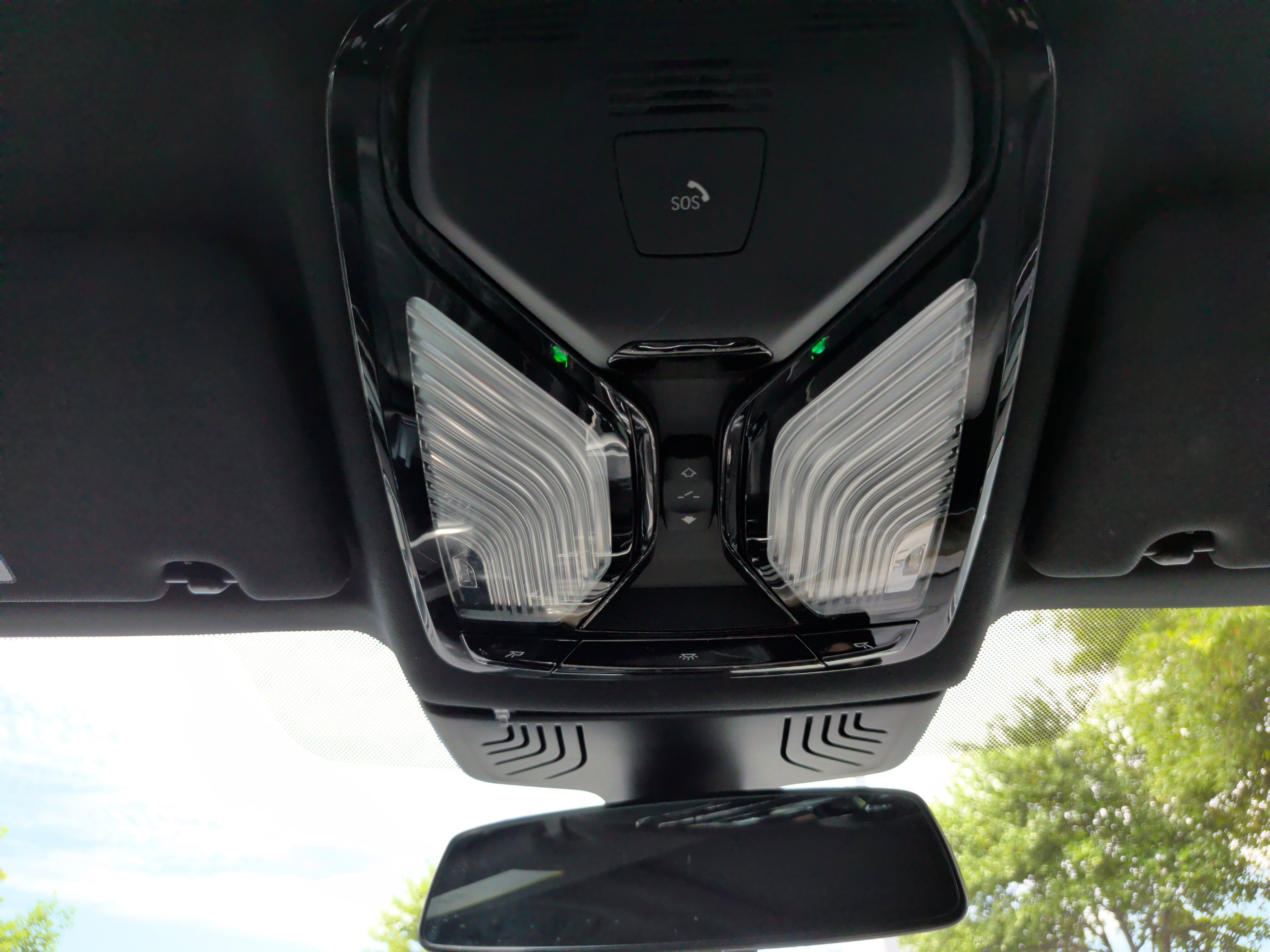 Used 2022 BMW M550i xDrive w/ Dynamic Handling Package image 31