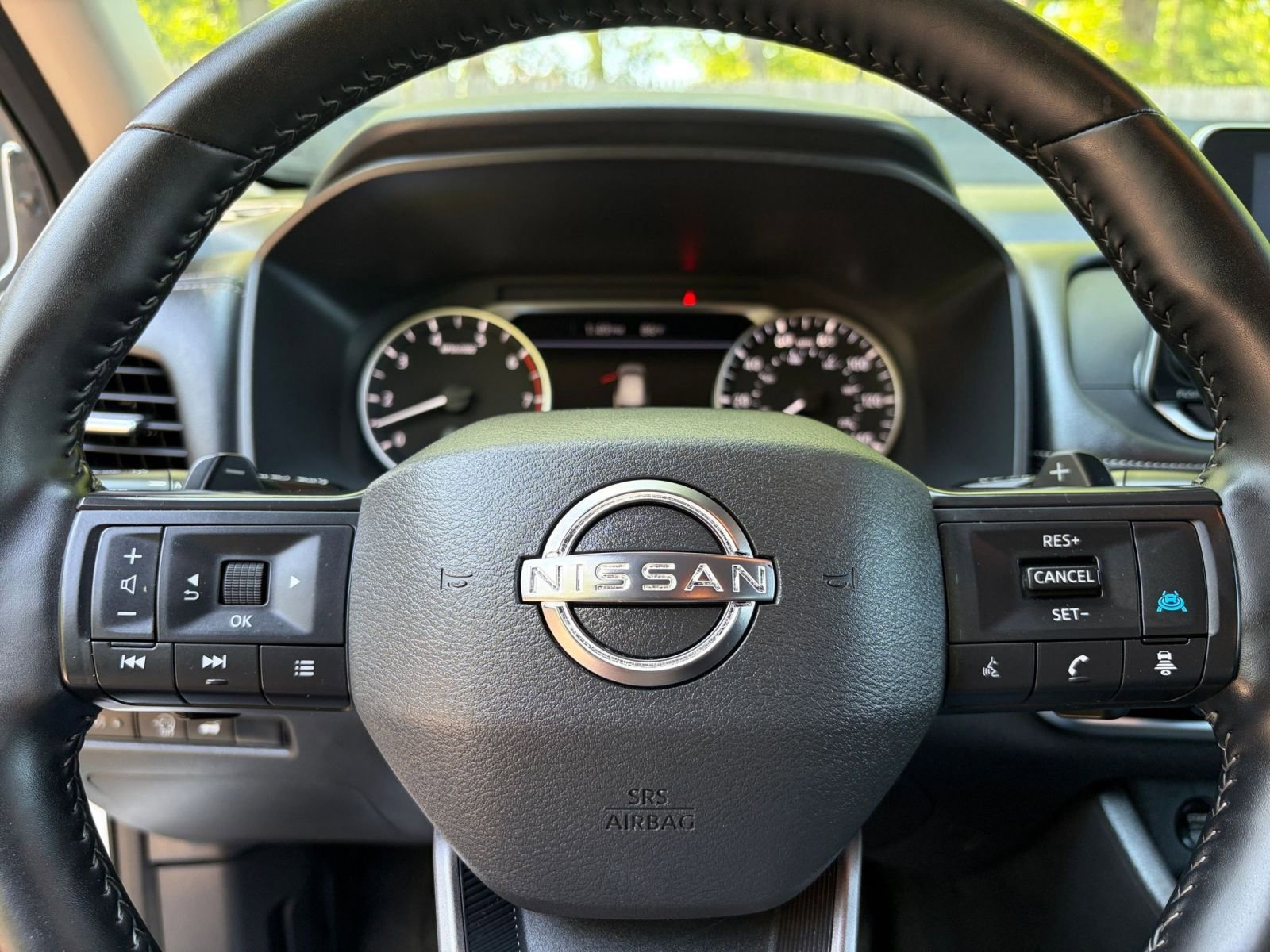 Used 2025 Nissan Rogue SV FWD image 30