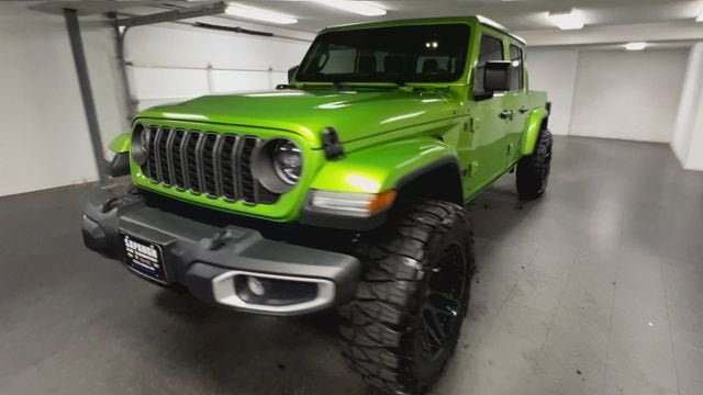 Used 2025 Jeep Gladiator Sport AWD/4WD image 4