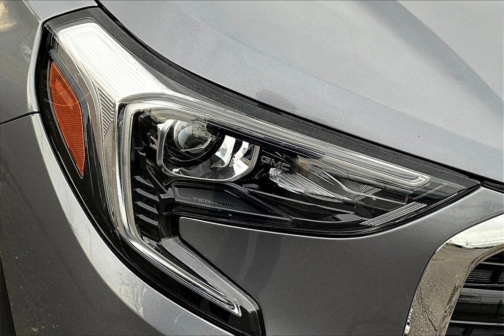 Used 2021 GMC Terrain SLE image 27