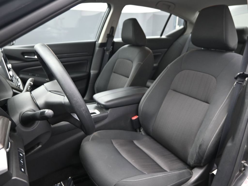 Used 2025 Nissan Altima 2.5 SV image 16
