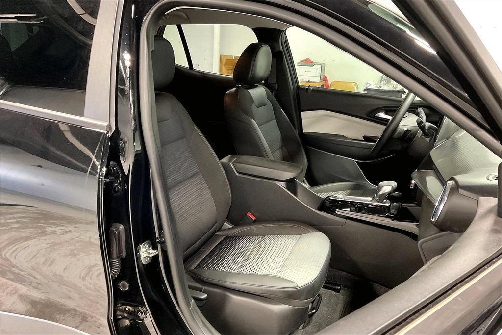 Used 2024 Chevrolet Trax LT w/ Driver Confidence Package FWD image 9