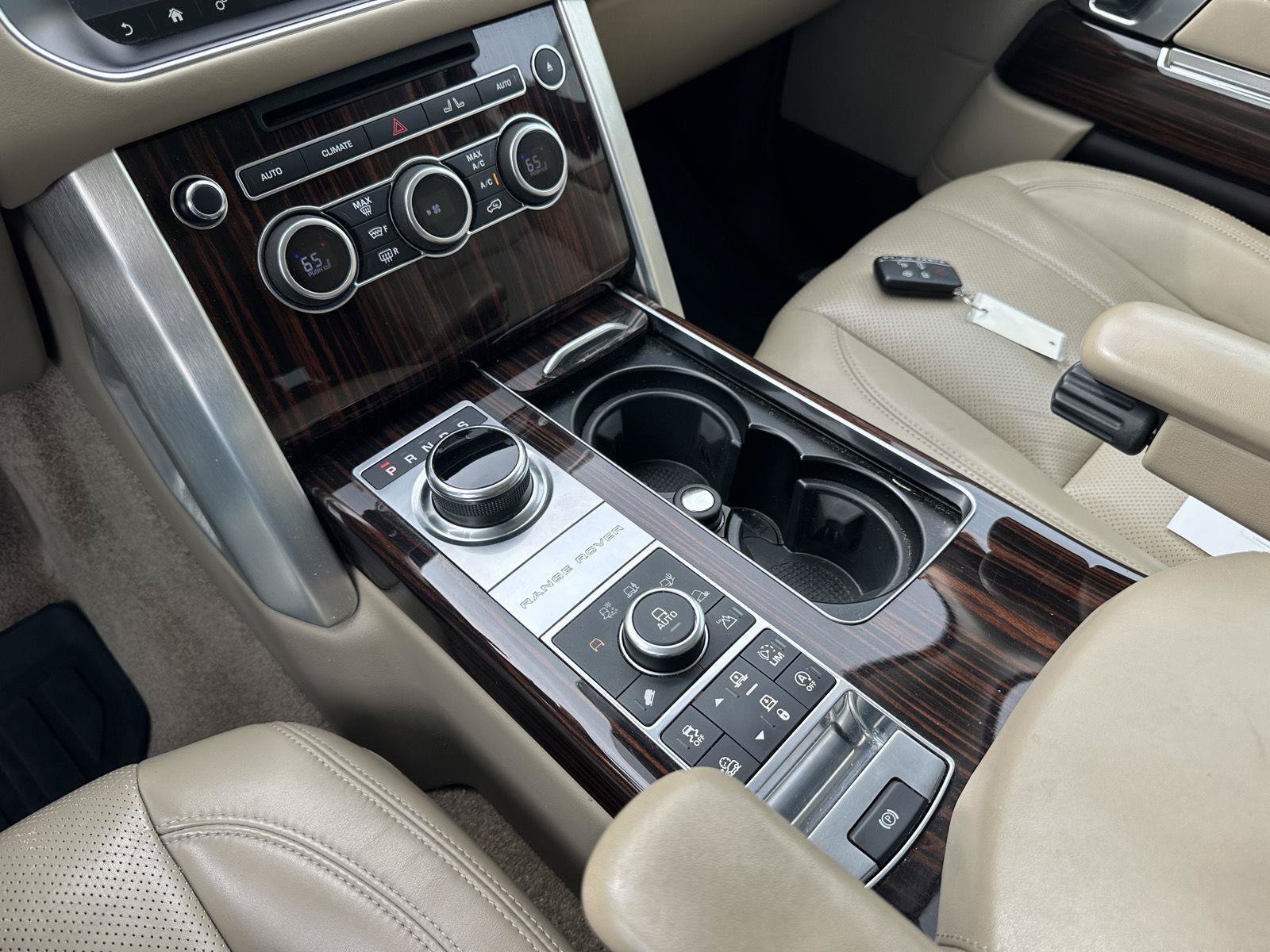 Used 2017 Land Rover Range Rover Supercharged AWD/4WD image 36
