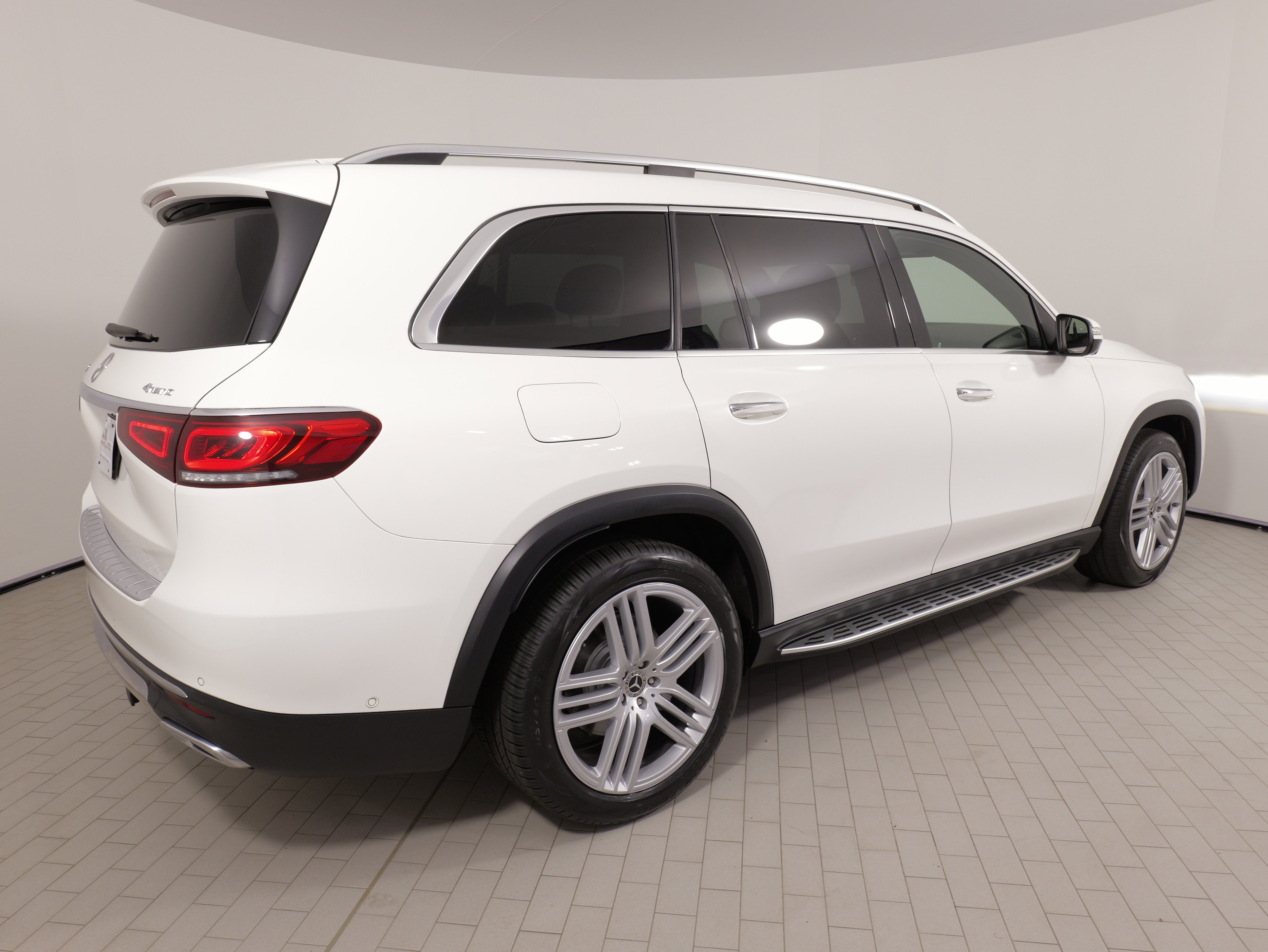 Used 2022 Mercedes-Benz GLS 450 4MATIC image 13
