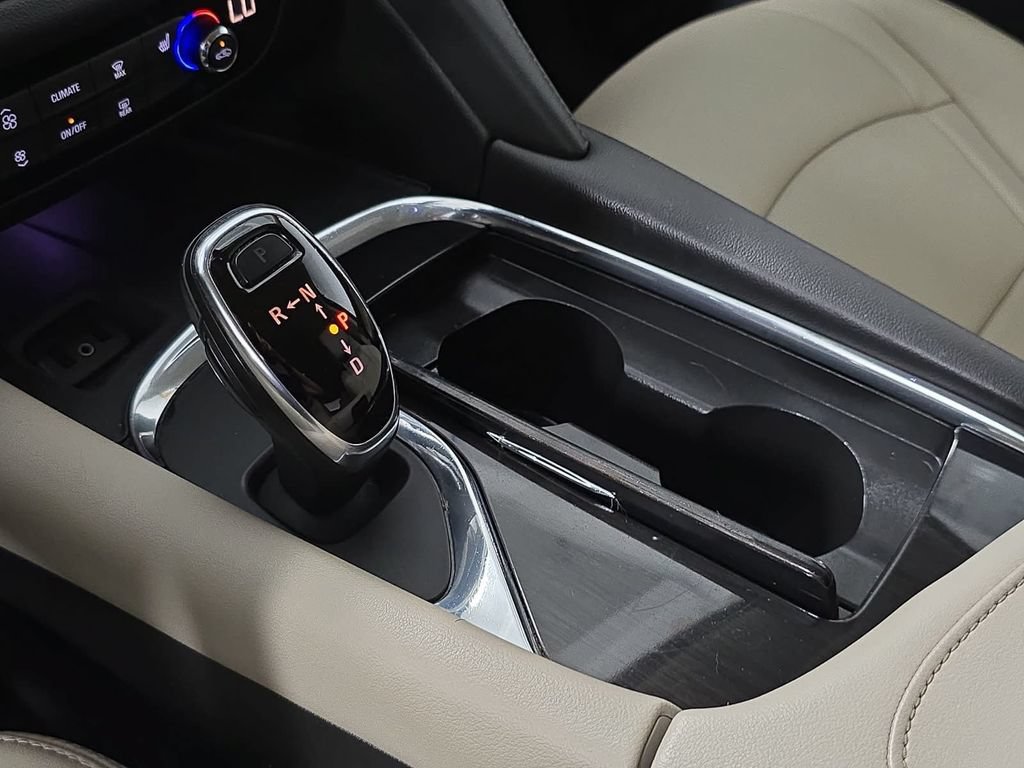 Used 2019 Buick Enclave Essence FWD image 19