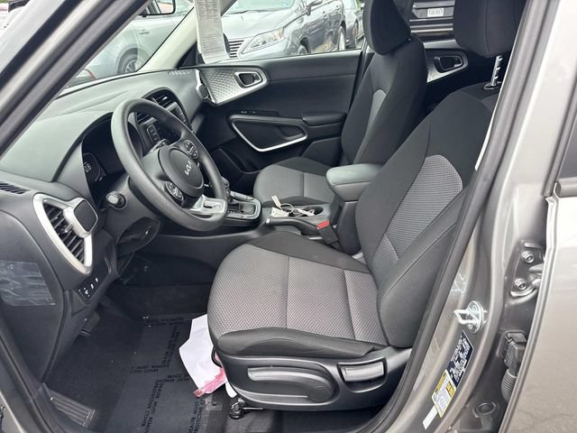 Used 2025 Kia Soul LX w/ LX Technology Package FWD image 14