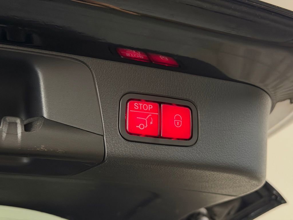 Used 2021 Mercedes-Benz GLB 250 4MATIC image 15