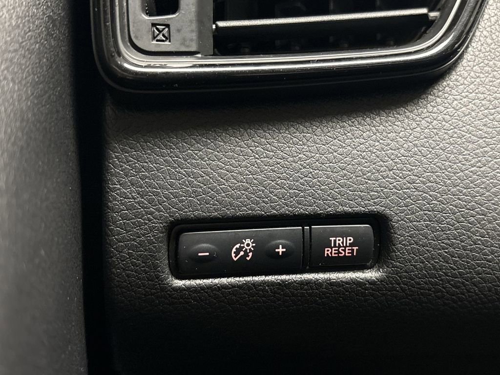 Used 2019 Nissan Rogue SV image 45