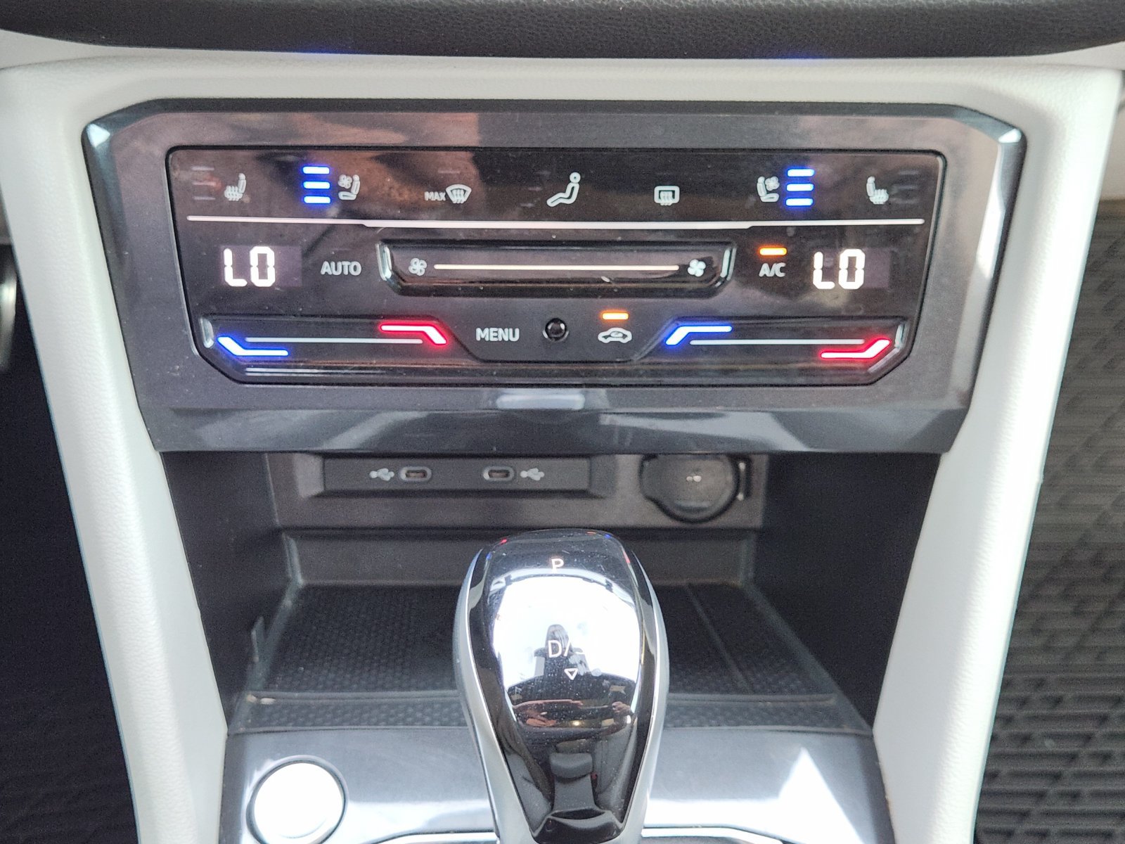 Used 2024 Volkswagen Tiguan SEL R-Line AWD/4WD image 21