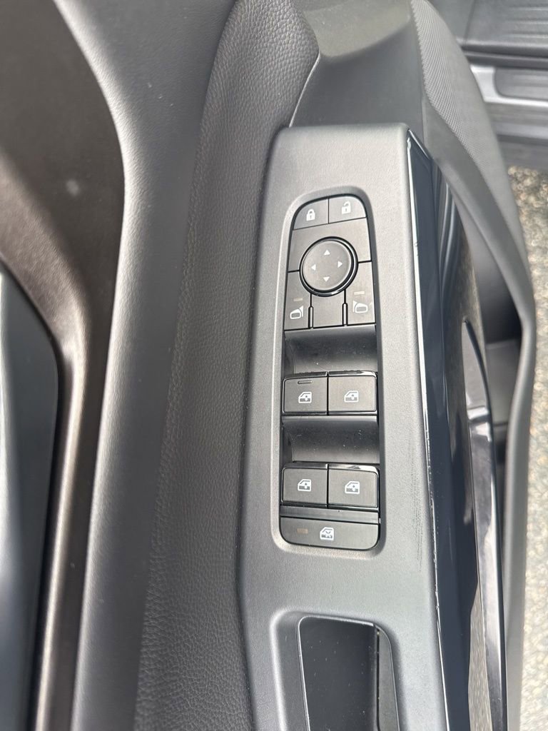 Used 2024 Nissan Pathfinder SV image 19