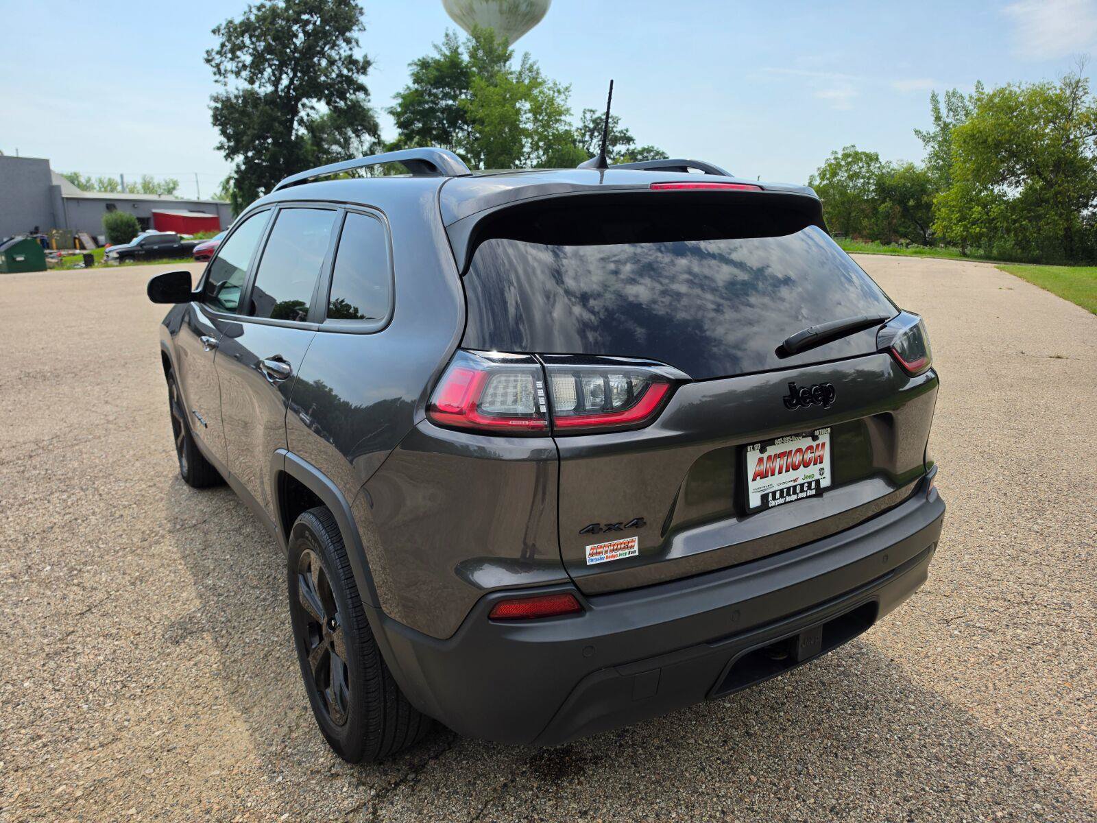 Used 2019 Jeep Cherokee Latitude Plus AWD/4WD image 14