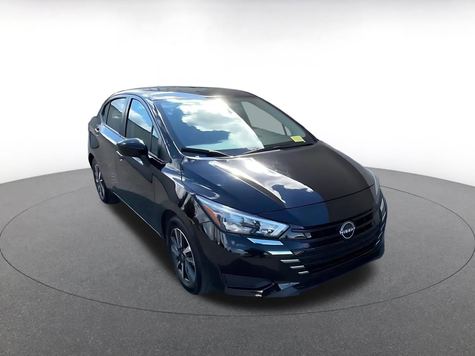 Used 2025 Nissan Versa SV image 3