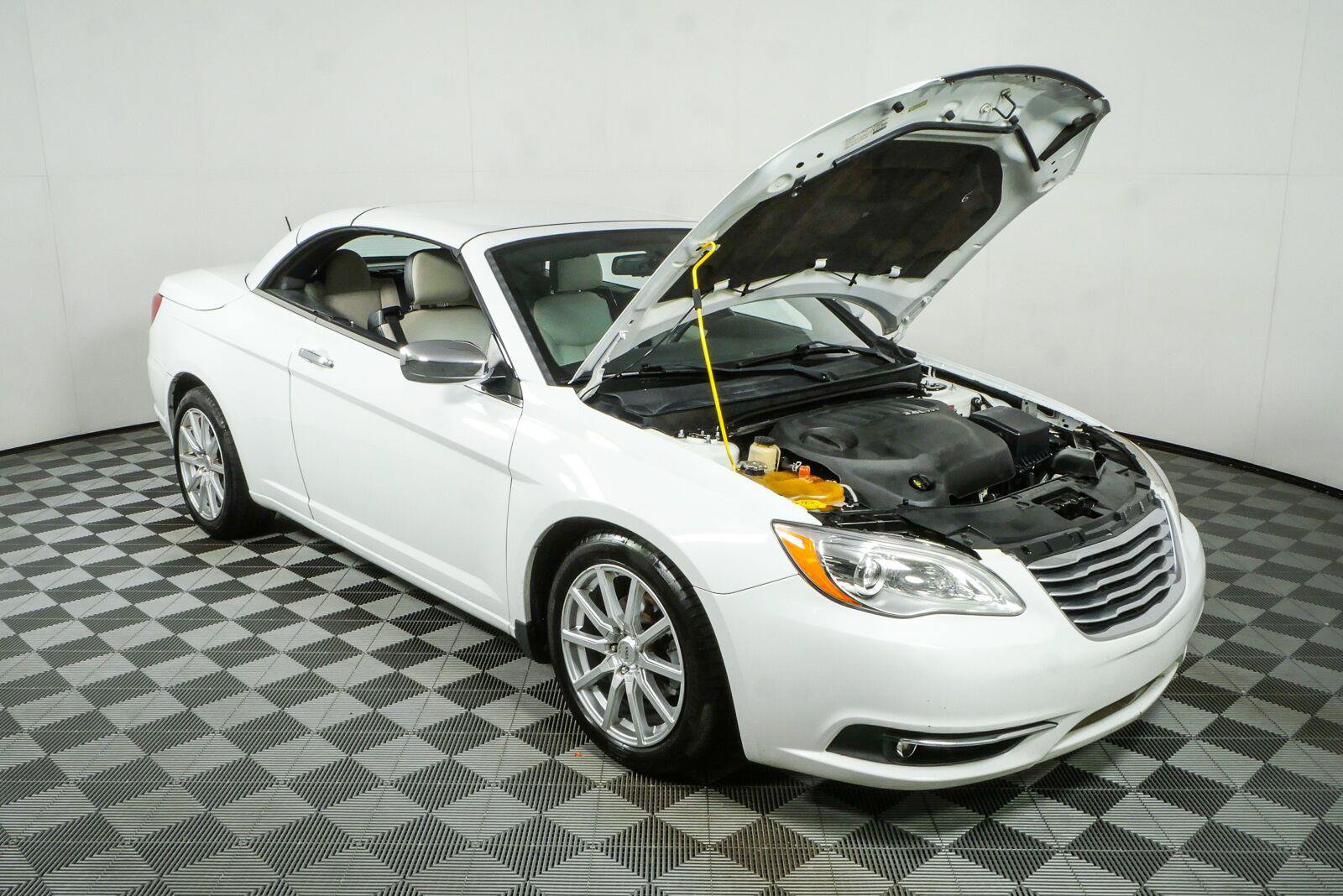 Used 2013 Chrysler 200 Limited FWD image 32